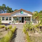 Hébergement de vacances Gorgeous In With Heated Swimming Pool